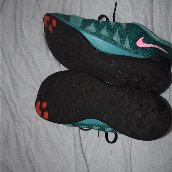 Women’s Nike shoes - Picture 6 of 6